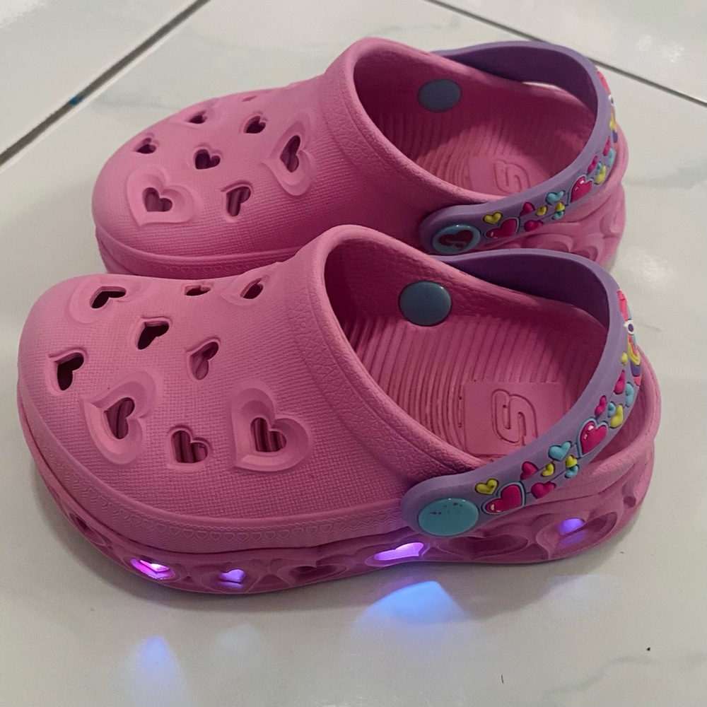Skechers Foamies Light Hearted Unicorns and Sunshine clogs light up size 7